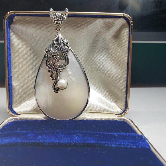 Large Mother of Pearl and Sterling Silver Pendant Necklace - Picture 5 of 16